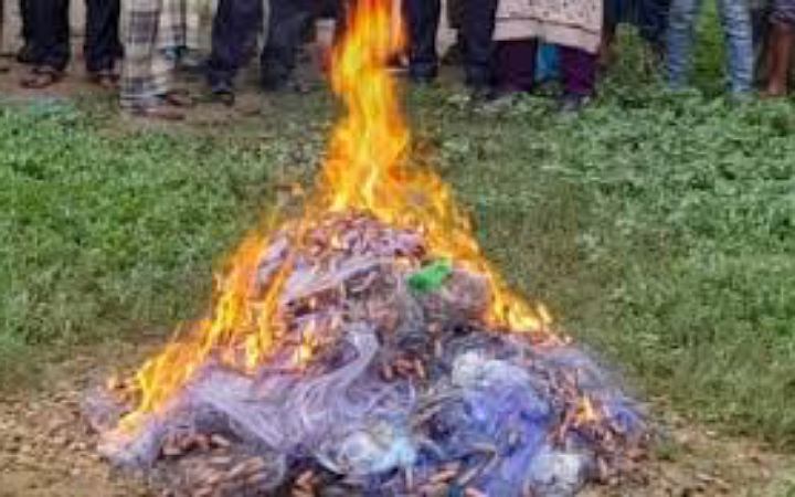 নওগাঁয় পূনর্ভবা নদিতে যৌথ অভিযানের অবৈধ জাল আটক