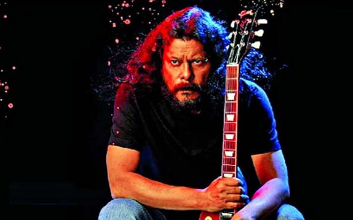 একষট্টি বছরে পা দিয়েছেন জেমস