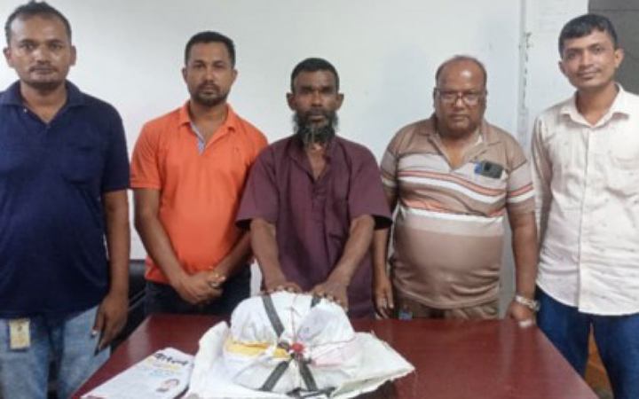 তিন কেজি গাঁজাসহ মাদক কারবারি আটক