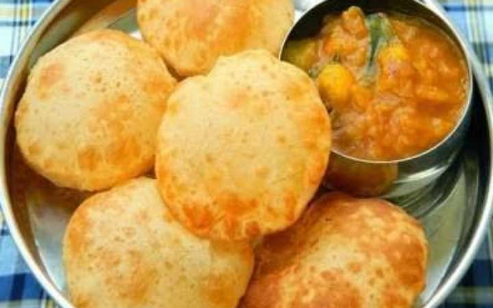 ঘরেই ফুলকো লুচি তৈরি করবেন যেভাবে