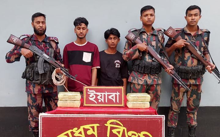 নাইক্ষ্যংছড়িতে ৪০ হাজার ইয়াবাসহ আটক ২
