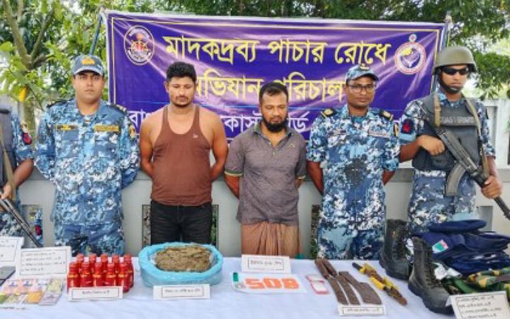 বাগেরহাটে কোস্টগার্ড ও পুলিশের যৌথ অভিযানে অস্ত্র ও মাদকসহ আটক ২