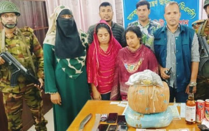 শেরপুরে মাদকসহ ২ নারী কারবারি আটক