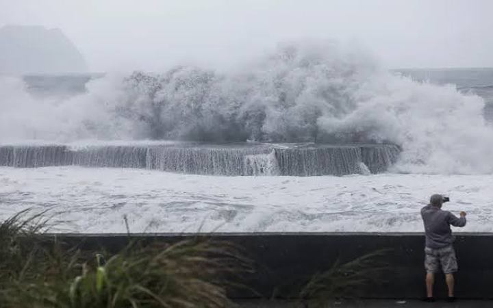 সুপার টাইফুনের আঘাতে তাইওয়ানে নিহত ১, আহত ৭৩