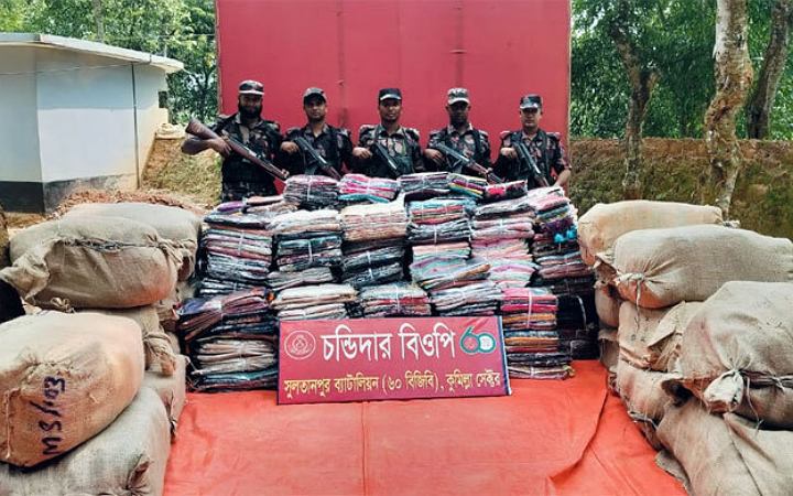 কসবা সীমান্ত থেকে বিপুল পরিমাণ ভারতীয় পণ্য উদ্ধার করেছে বিজিবি