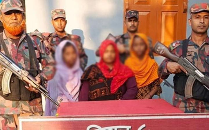 শার্শা সীমান্ত দিয়ে ভারতে অনুপ্রবেশের সময় আটক ৩