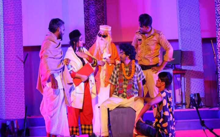 মনোজ মিত্রের স্মরণে ‘নরক গুলজার’ মঞ্চস্থ করল আইইউবি থিয়েটার