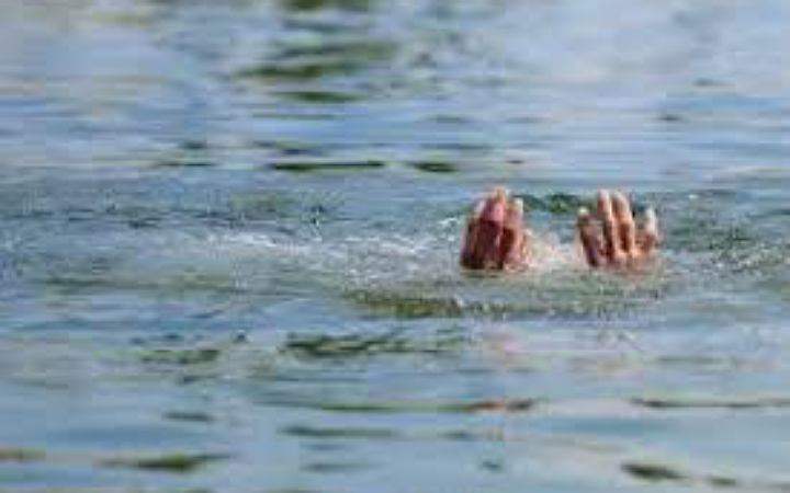 ২ সন্তানসহ নদীতে ঝাপ দিলেন বাবা