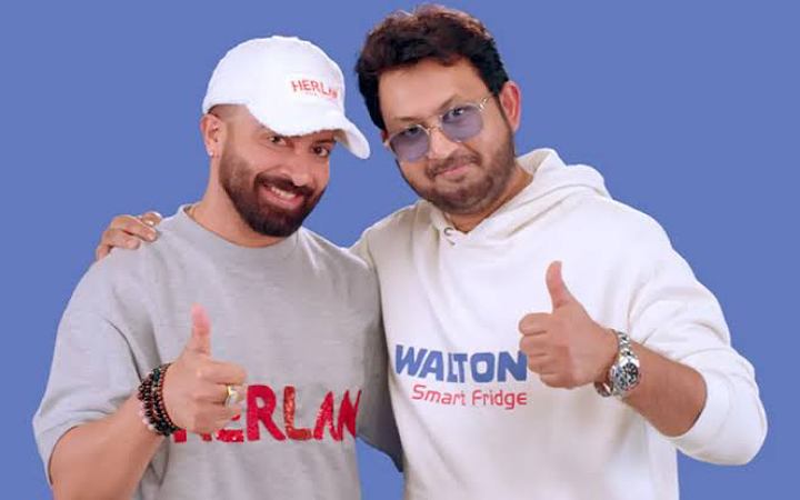 বহু বছর পর একই ফ্রেমে ধরা পড়লেন ঢালিউডের দুই খান