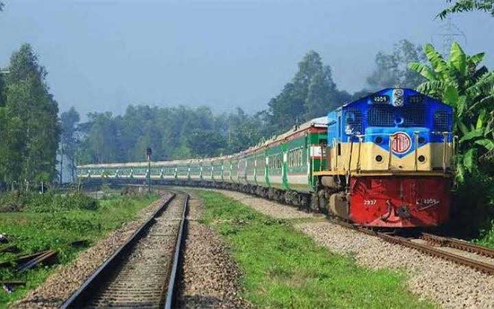নারায়ণগঞ্জে চলন্ত ট্রেনে উঠতে গিয়ে স্কুলশিক্ষক নিহত