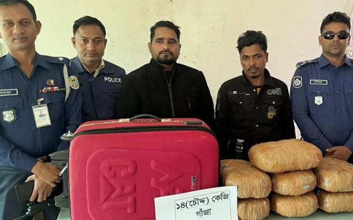 বরিশালে পৃথক অভিযানে বিপুল পরিমান ইয়াবা-গাঁজাসহ আটক ৫