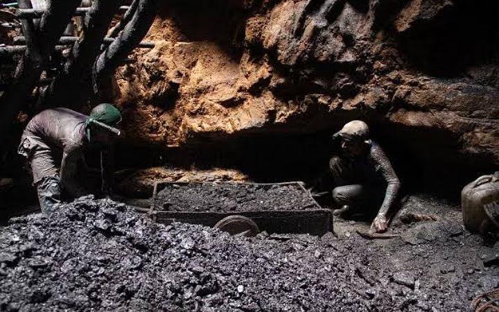 আফগানিস্তানে কয়লাখনিতে ধসে আটকা পড়লো ৩২ শ্রমিক