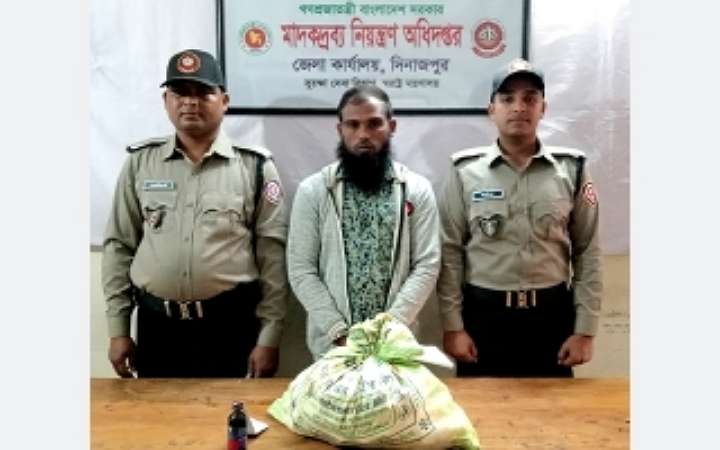 বিরলে ৮০ বোতল ফেন্সিডিলসহ মাদক কারবারি আটক