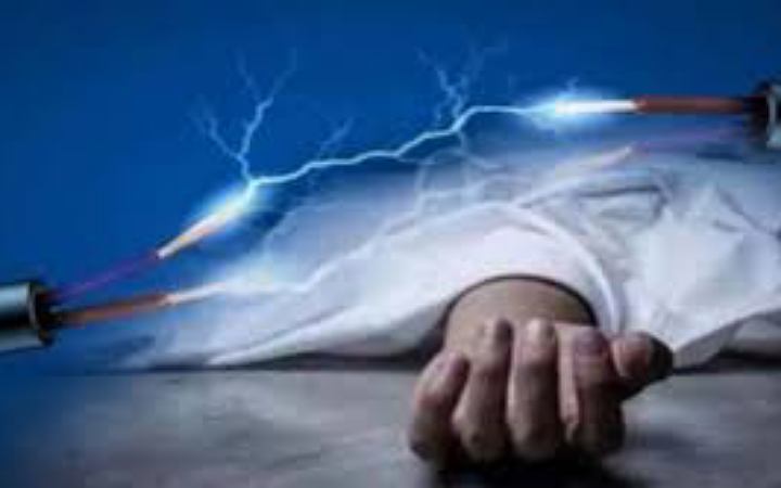 নির্মাণাধীন ভবনের ছাদে থেকে পড়ে বিদ্যুৎস্পৃষ্টে ২ শ্রমিকের মৃত্যু