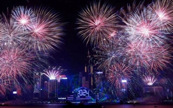 সবার আগে ২০২৫ সালকে স্বাগত জানালো কিরিবাতি