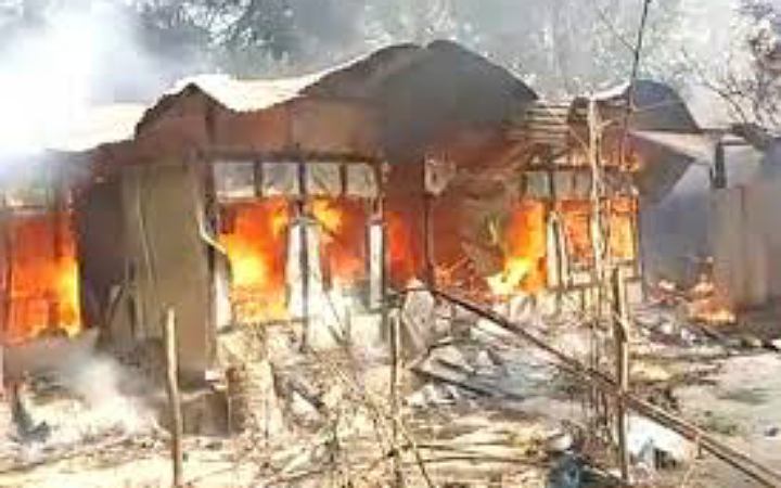 কুমিল্লায় অগ্নিকাণ্ডে ৯ বসতঘর আগুনে পুড়ে ছাই