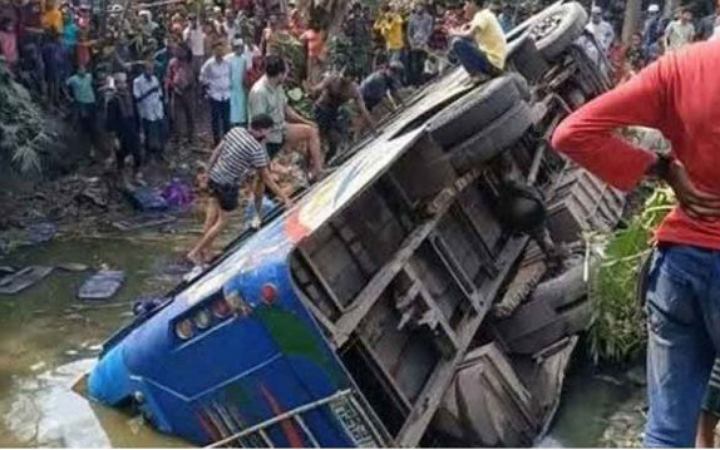 ভোলায় যাত্রীবাহী দুই বাসের সংঘর্ষ,আহত অনেকে