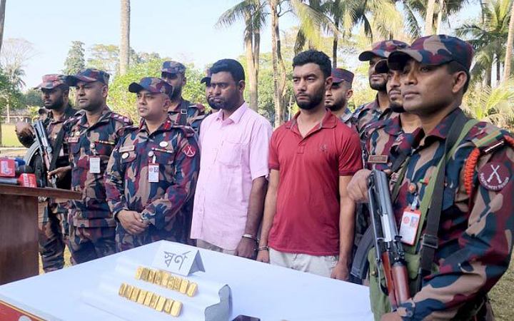 চুয়াডাঙ্গায় ১৮ টি সোনার বারসহ আটক ২