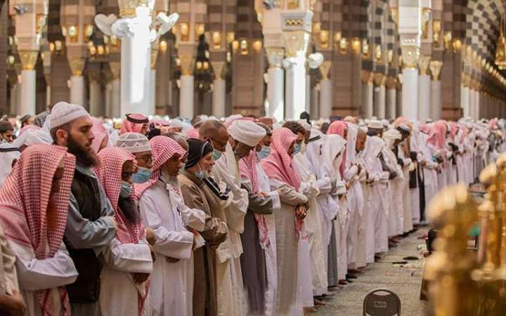 মসজিদে একত্রিত হয়ে নামাজ পড়ার সুফল