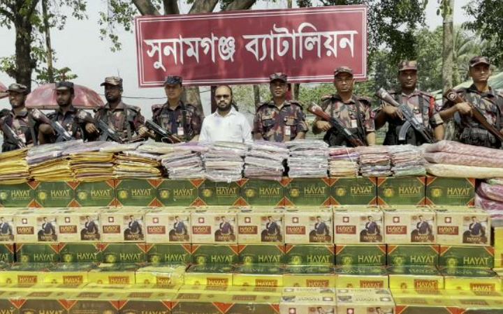 সুনামগঞ্জে নৌকা ভর্তি ভারতীয় কাপড় জব্দ