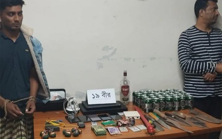 মুন্সিগঞ্জে যৌথবাহিনীর অভিযানে অস্ত্র-মাদকসহ আটক ২