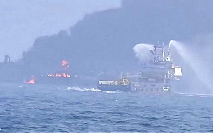 যুক্তরাজ্যে মাঝ সমুদ্রে দুই জাহাজের সংঘর্ষ, ভয়াবহ বিপর্যয়ের শঙ্কা