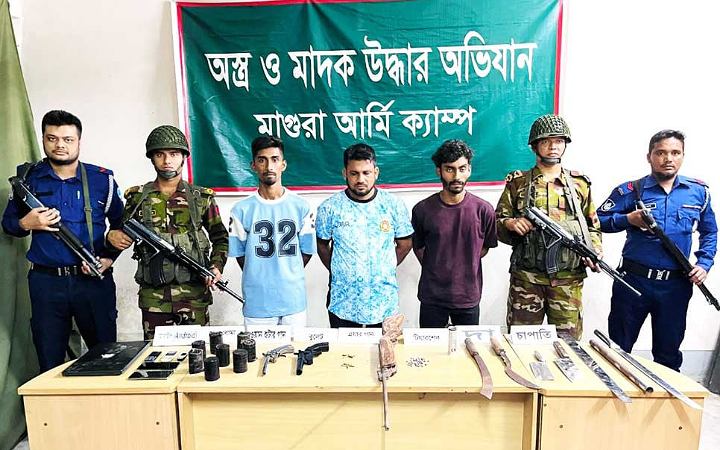 মাগুরায় সেনাবাহিনীর অভিযানে অস্ত্র ও বোমাসহ আটক ৩