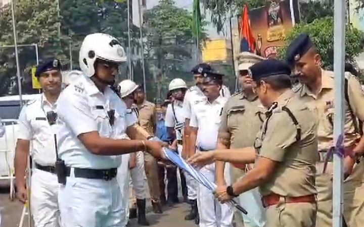 কলকাতায় তাপমাত্রা বাড়ায় ট্রাফিক পুলিশের ডিউটির সময় কমলো