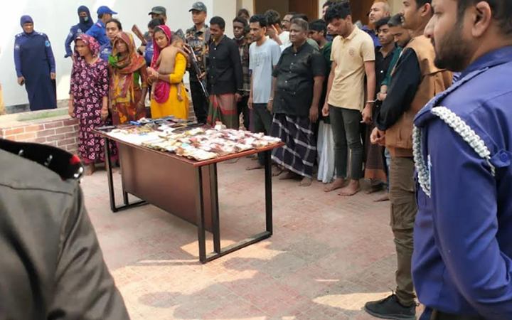 মুন্সিগঞ্জে যৌথবাহিনীর অভিযানে বিপুল পরিমাণ মাদকদ্রব্যসহ গ্রেফতার ১৮