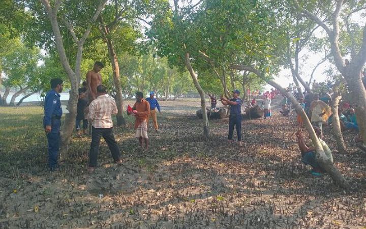 শ্যামনগরের মাদার নদীর চর থেকে শ্রমিকের লাশ উদ্ধার