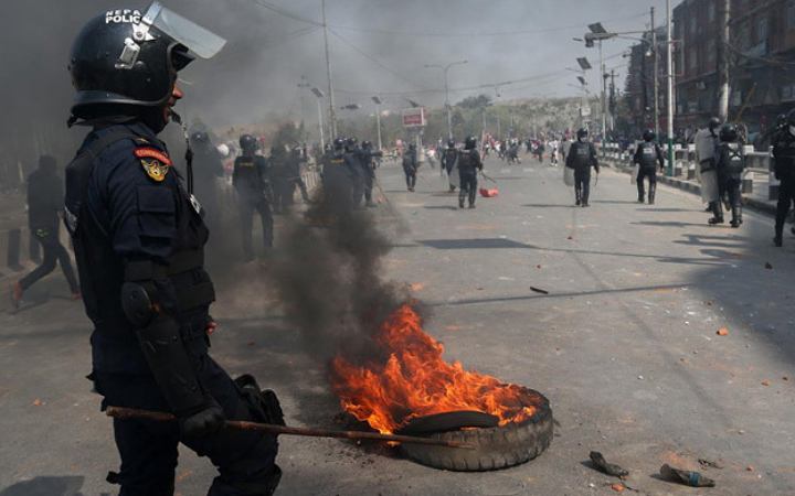 নেপালে রাজতন্ত্র সমর্থকদের সঙ্গে পুলিশের সংঘর্ষ, নিহত ২