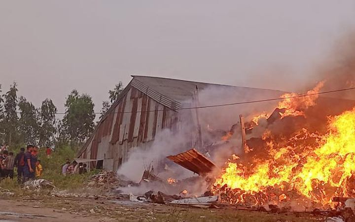 কালিয়াকৈরে ঝুটের গুদামের আগুন, একঘণ্টা পর নিয়ন্ত্রণে