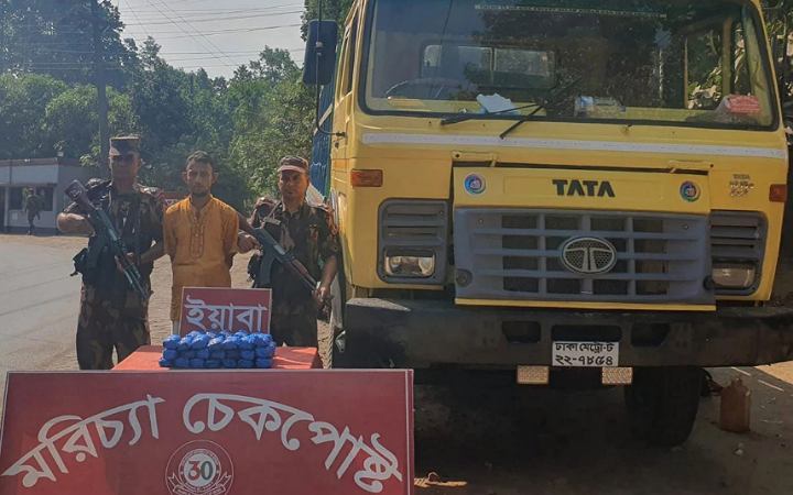 টেকনাফে ৮২ হাজার ইয়াবাসহ ট্রাক চালক আটক