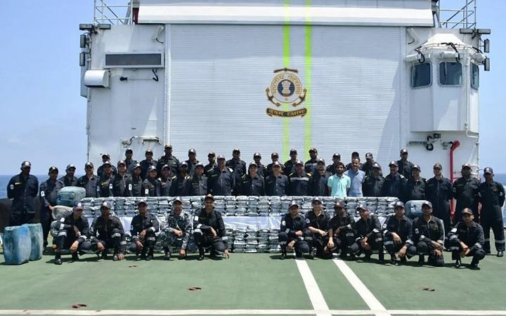 আরব সাগরের গুজরাট উপকূলে ১৮০০ কোটি রুপির মাদক উদ্ধার