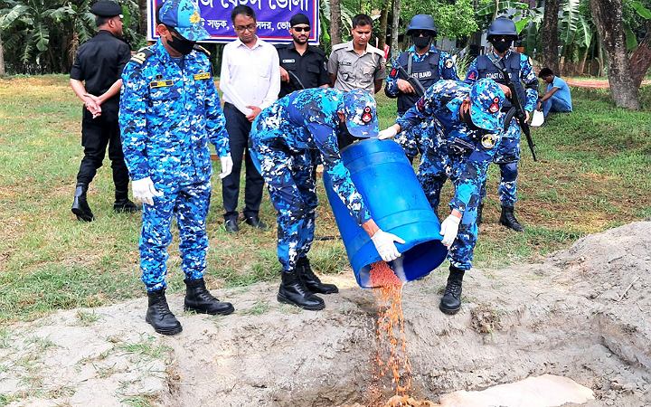 কুয়াকাটায় ৩ লাখ ইয়াবা ধ্বংস করল কোস্টগার্ড