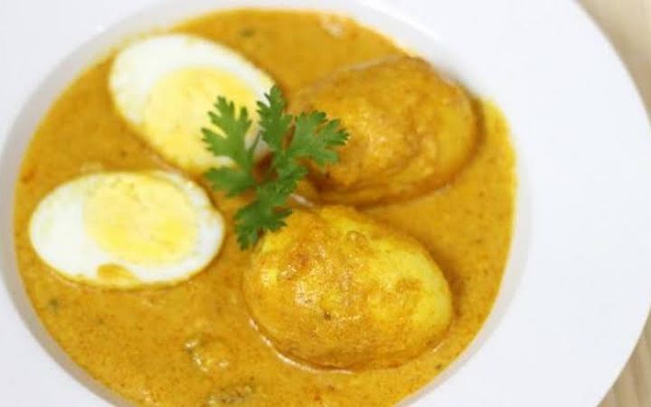 খুব সহজে তৈরি করুন দই ডিমের কারি