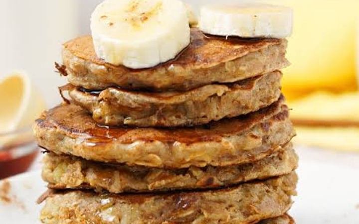 খুব সহজে তৈরি করুন কলা-ওটসের প্যানকেক