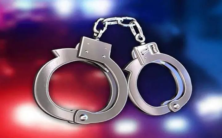 নেত্রকোনায় ভারতীয় রুপিসহ আটক ১