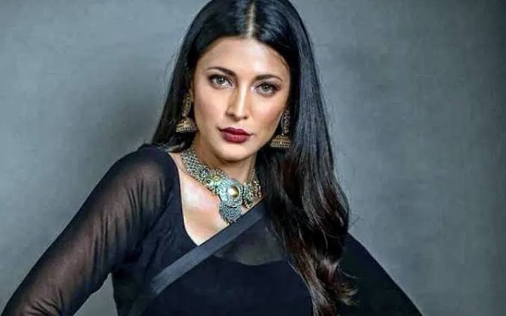 প্রেমিকদের নিয়ে মুখ খুললেন শ্রুতি
