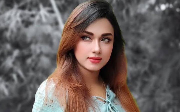 নতুন রূপে নিজেকে মেলে ধরলেন ববি