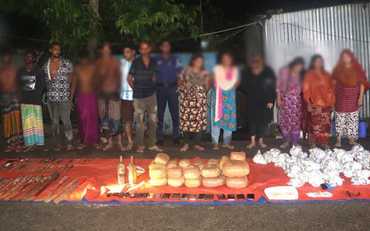 ফরিদপুরে যৌথবাহিনির অভিযানে ১৫ মাদক কারবারি আটক