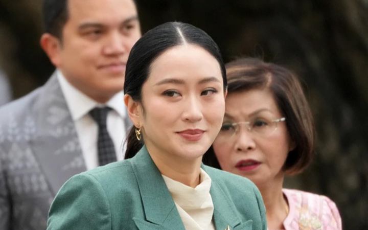 সাময়িক বরখাস্ত হলেন থাইল্যান্ডের প্রধানমন্ত্রী