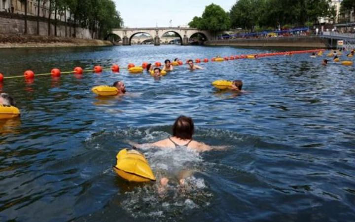 এক শতাব্দী পর সীন নদীতে সাঁতরানোর নিষেধাজ্ঞা প্রত্যাহার করলো ফ্রান্স