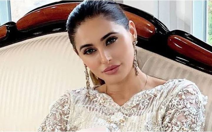 যে কারনে বছরে টানা ৯ দিন পানি খেয়ে থাকেন নার্গিস ফাখরি