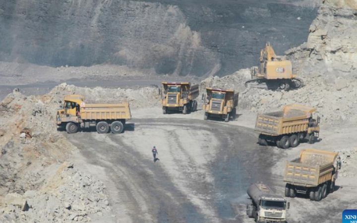 চীন বিশ্বজুড়ে একের পর এক খনি কিনছে