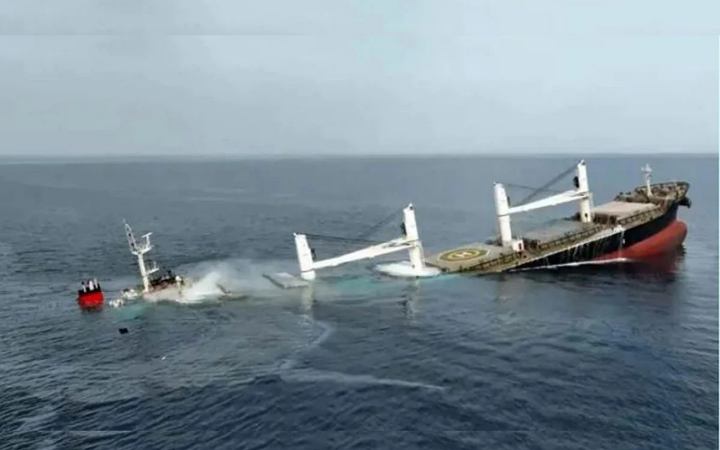 আরেকটি বাণিজ্যিক জাহাজ ডুবিয়ে দিল হুথিরা, নিহত ৩