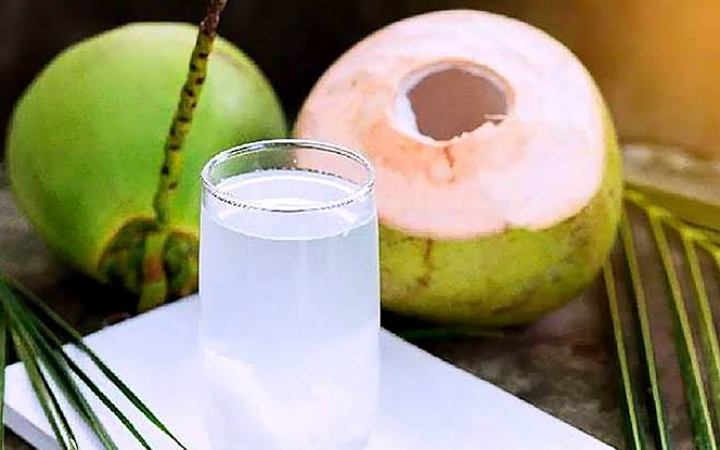 ডাবের পানি শুধু উপকার নয়, অজান্তে হতে পারে অপকারও