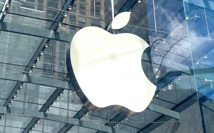 ট্রাম্পের চাপে আরও ১০০ বিলিয়ন ডলার বিনিয়োগের ঘোষণা অ্যাপলের