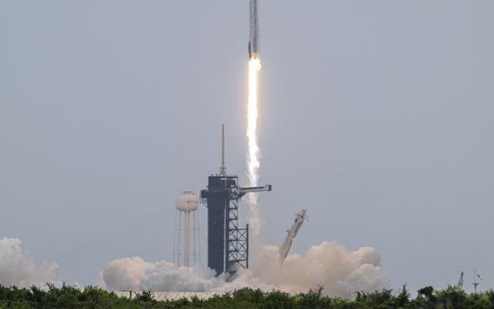 মহাকাশ স্টেশন থেকে পৃথিবীতে যাত্রা শুরু করেছেন ৫ নভোচারী