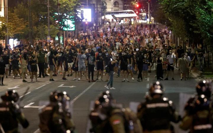 সরকারবিরোধী বিক্ষোভে উত্তাল সার্বিয়া